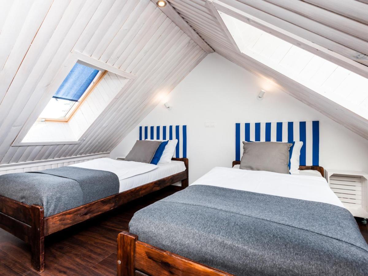 Kompleks Wypoczynkowy Pomerania Z Podgrzewanym Basenem 30 Metrow Do Morza Rewal Zimmer foto