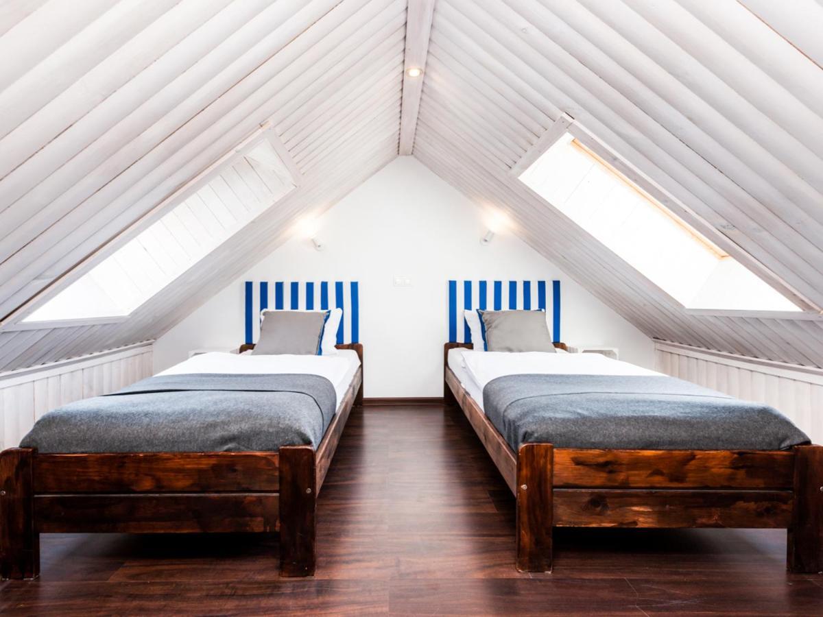 Kompleks Wypoczynkowy Pomerania Z Podgrzewanym Basenem 30 Metrow Do Morza Rewal Zimmer foto
