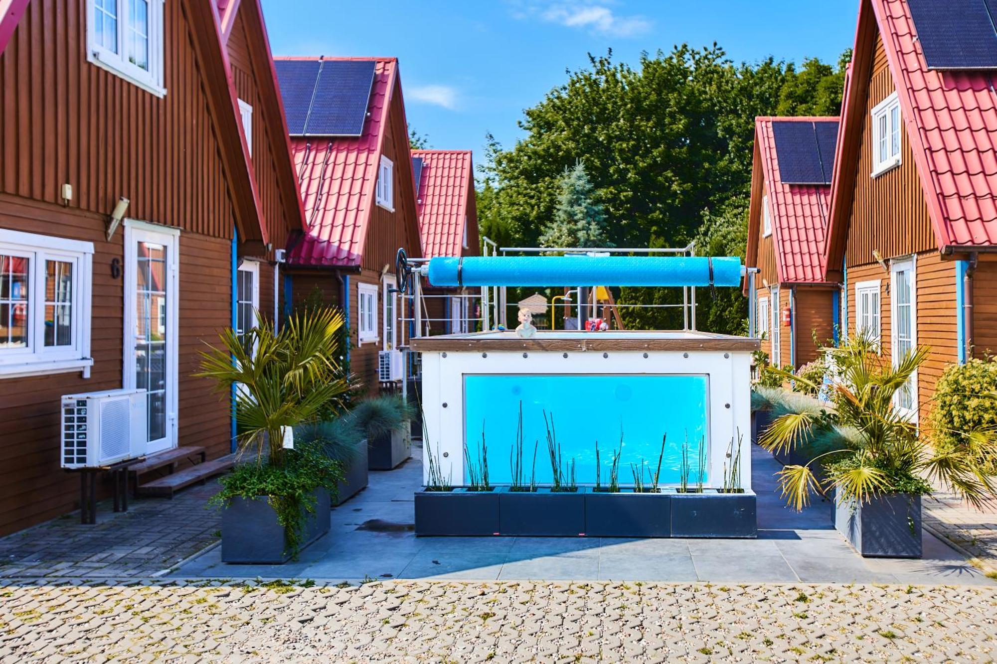 Kompleks Wypoczynkowy Pomerania Z Podgrzewanym Basenem 30 Metrow Do Morza Rewal Exterior foto